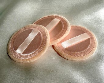 Pack of 3 replacement powder puffs. Beige. Suits Stratton, Kigu, Mascot, etc. New. For standard vintage compacts without inner lids.