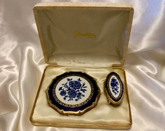 Vintage Stratton compact set. Blue and white Queen convertible powder compact and lipstick mirror.  Unused. Mint. 1980s.