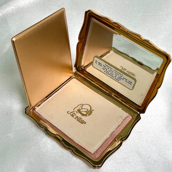 Gorgeous Stratton Empress 1950s rectangular loose… - image 5