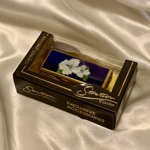 Stratton contact lens case. Deep blue floral design with mirror. Can be used for false eyelashes. BNIB. Vintage. 1970s