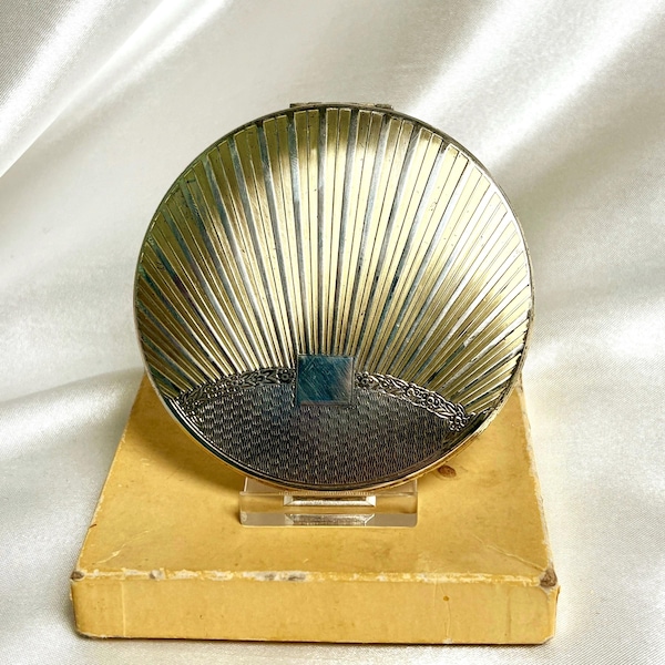 Kigu large silver compact. Hallmarked sterling silver shell design. Unused, boxed and complete. Vintage 1949
