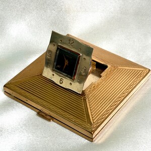 Vintage Amere Clock Powder Compact. Working: made in Switzerland 1940s