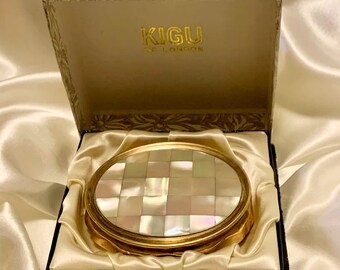 Kigu mother of pearl musical  compact. Concerto vintage powder compact. Boxed 73 Series. Fully working