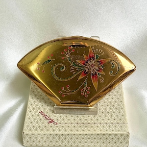 Vintage fan shape compact. Melissa engine turned gilt loose powder compact, original box, sifter and puff.  Made in England 1950s