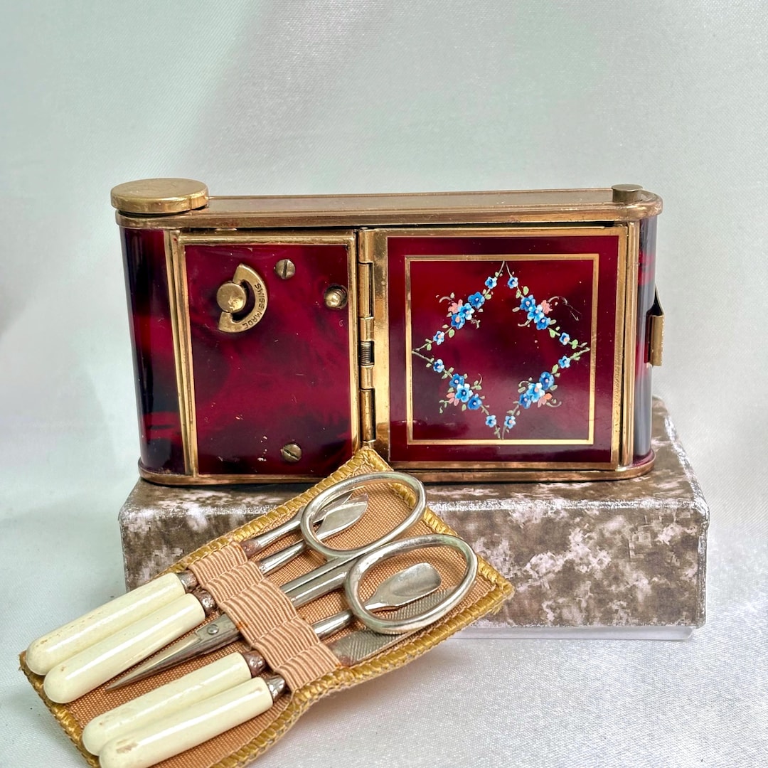 Musical Compact Art Deco Red Kamra Musical Compact With Manicure Set. Reuge Ste Croix ...