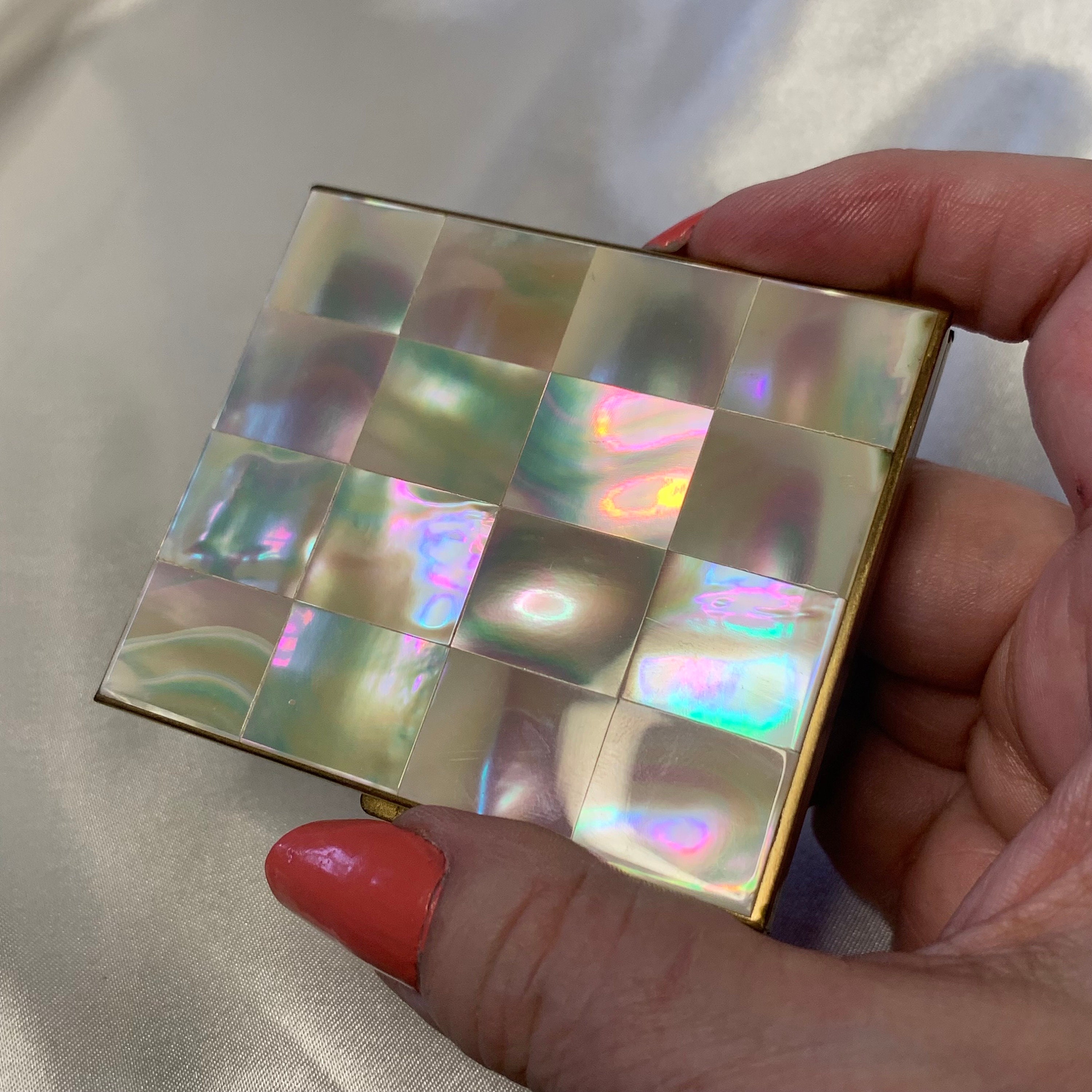 Vintage Marhill Mother of Pearl Compact. Made in the USA Vintage Marhill Mother of Pearl Compact. Made in the USA