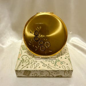 Vintage Kigu gold compact. Diamond cut floral design.  Convertible powder compact for loose or pressed powder. MINT. 1970s