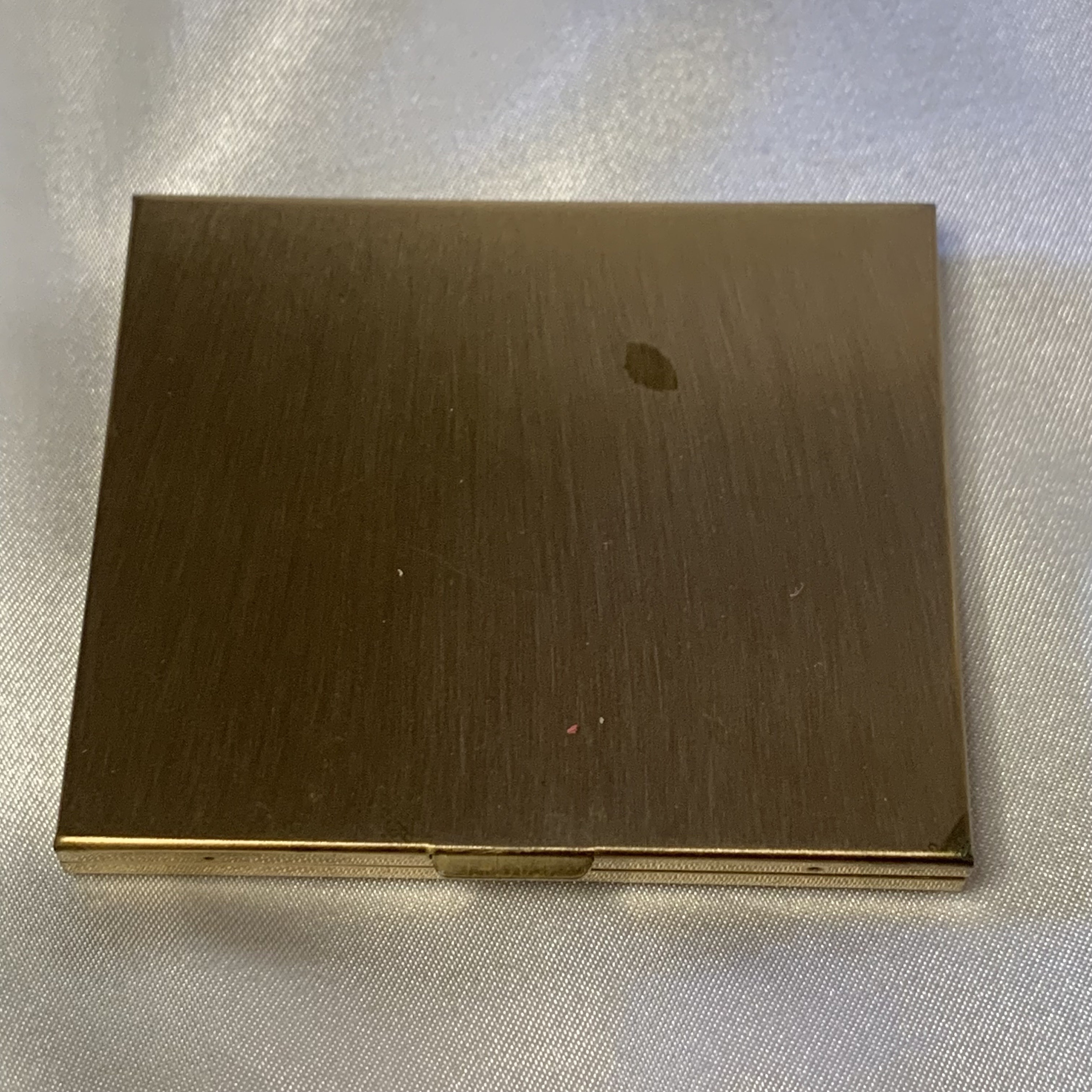 Vintage Marhill Mother of Pearl Compact. Made in the USA Vintage Marhill Mother of Pearl Compact. Made in the USA