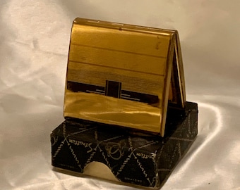 Vintage Stratton punt. Loose powder compact. gold tone gilt. Engine turned finish. Tiny compact. Boxed. Made in England. 1950s