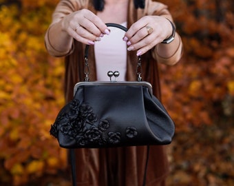 Winter/Autumn Floral Trend Leather Shoulder Bag with Clasp Design