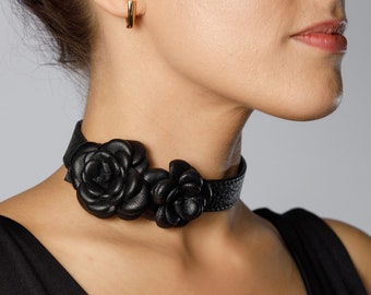 Leather Choker with Flower Necklace and Women's Bracelet Design Autumn/Winter Trend