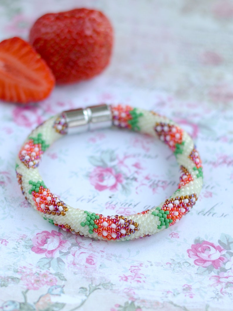 Bead crochet pattern with strawberries for bracelet or necklace image 3