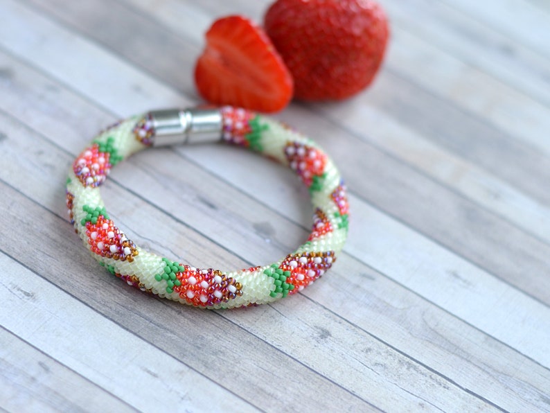 Bead crochet pattern with strawberries for bracelet or necklace image 2