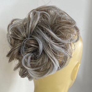 Authentic curly full Hair  scrunchie extension ponytail in blonde grey with silver streaks (13/2)
