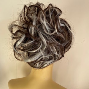 Brown with silver highlights (14/21)