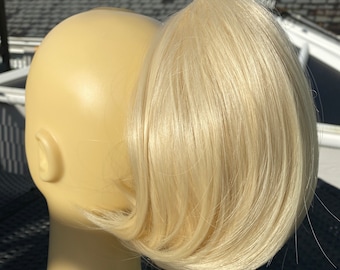 Bleach blonde blonde Clip on short ponytail extension claw (16/47)