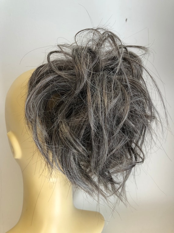 Chouchou Postiche Chignon Cheveux Gris - Synthétique Bouclé Court - Taille Moyenne - Neuf Avec étiquettes