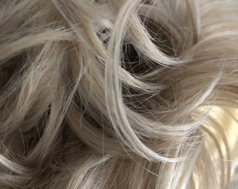 Rallonge de chouchou de luxe, blond argenté, extension de queue de cheval pour chignon bouclé (111126)