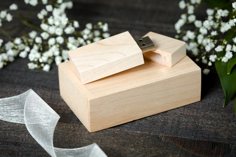 Walnut usb Engraved usb Flash Drive Wedding USB Drive Maple usb Wood USB With Box Custom usb stick USB Wedding Favor 16gb or 32gb