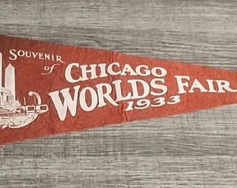 Rare Small Souvenir Pennant 1933 CHICAGO WORLDS FAIR Fluted Towers Original