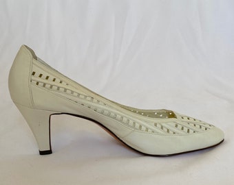 Vintage 70&#39;s White Woven Kitten Heel Pumps