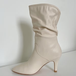 True Vintage 80&#39;s Off-White Stiletto Heeled Slouch Booties
