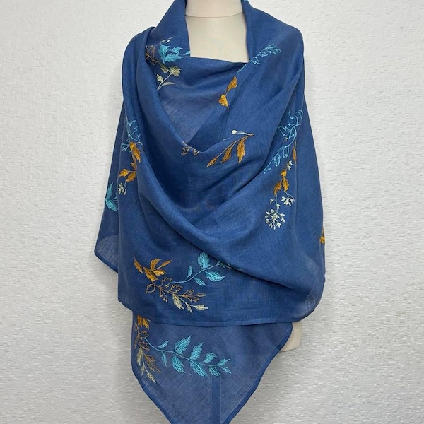 Blauwe linnen Oekraïense sjaal, geborduurde boho-sjaal met bloemen