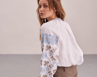 Witte linnen Oekraïense Vyshyvanka-blouse, geborduurd overhemd met bloemen