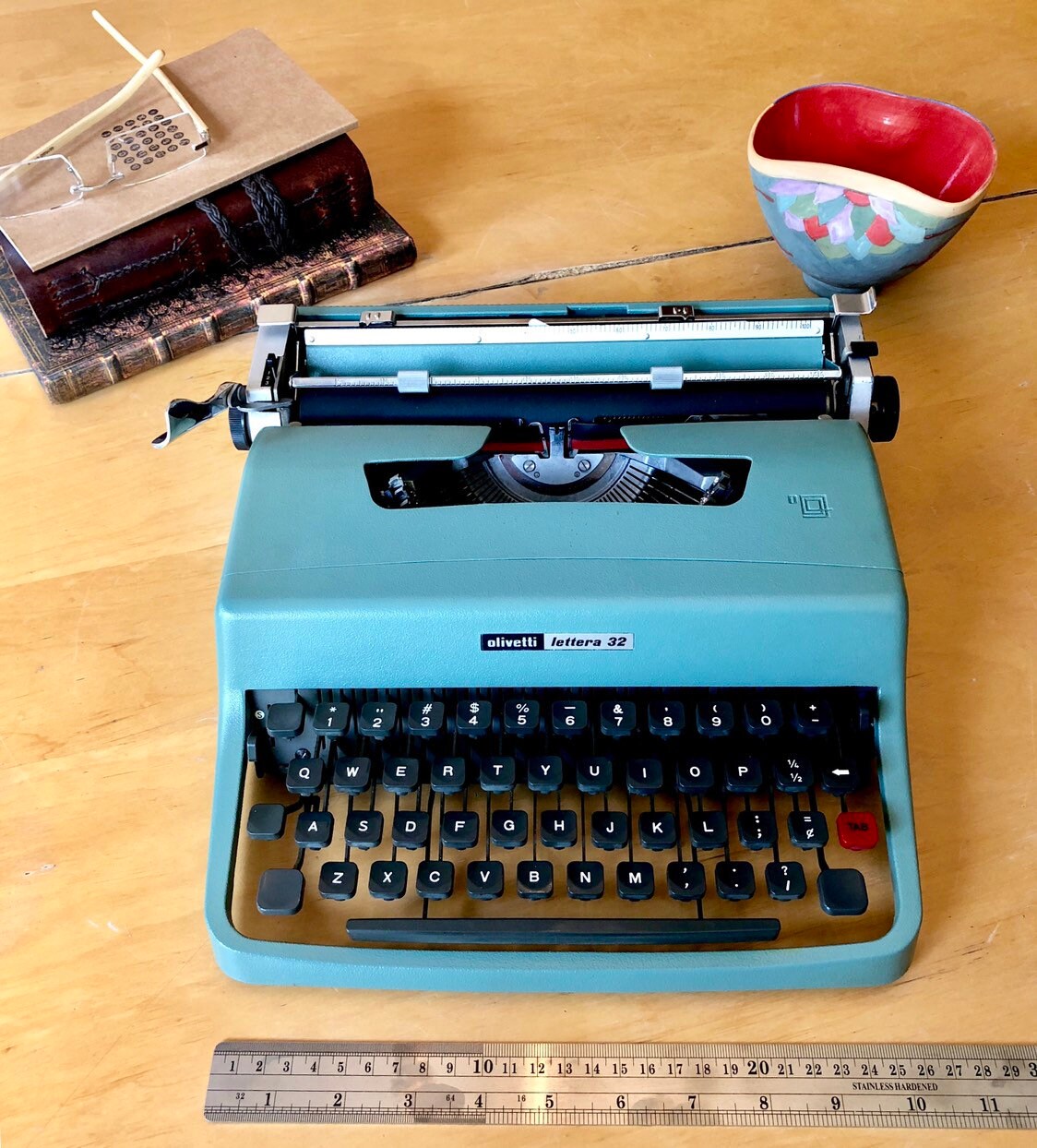 Olivetti lettera 32 carriage lock