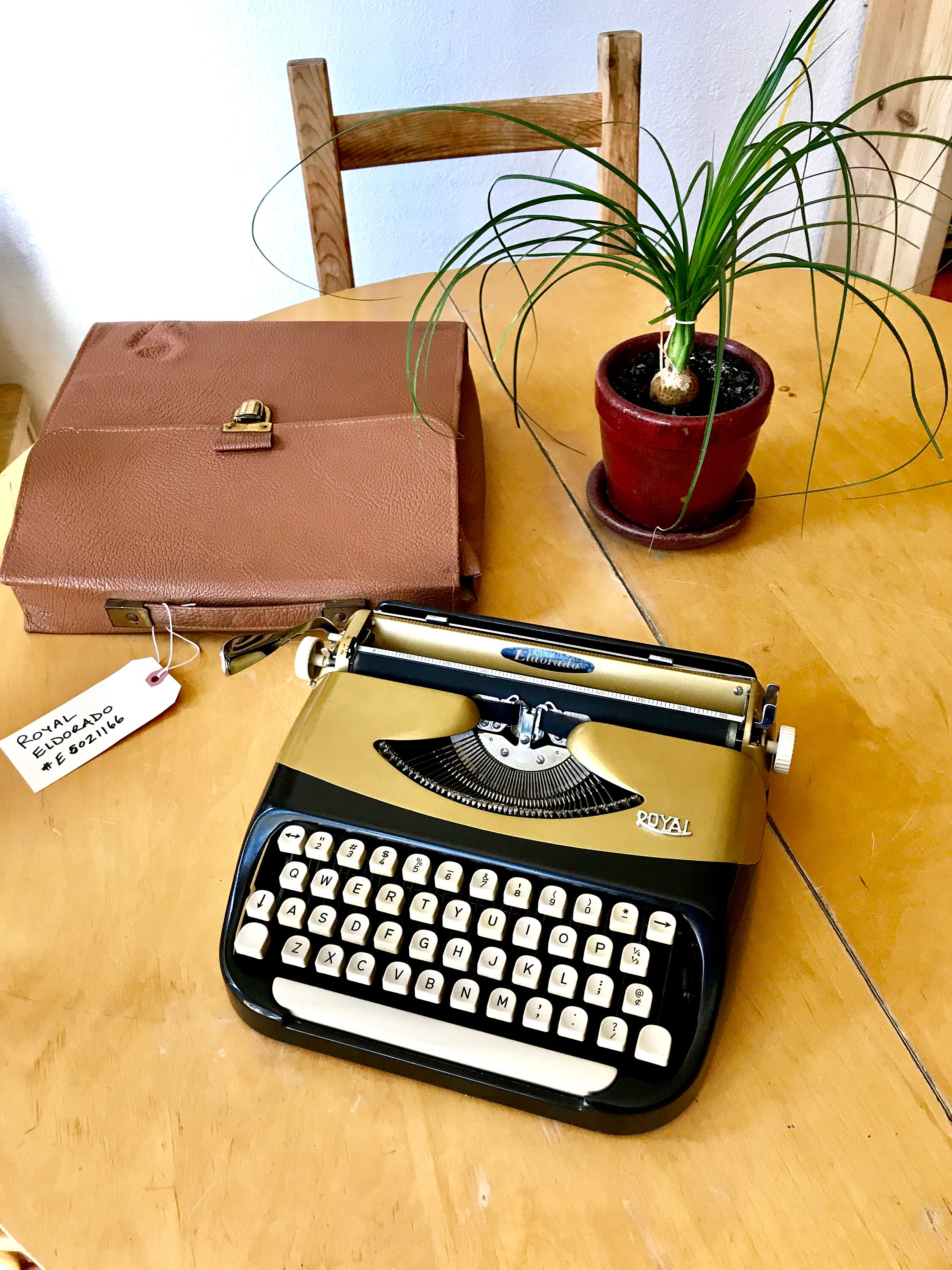 RARE Vintage 1962 Royal Eldorado, Ultra-Portable Working Manual Typewriter