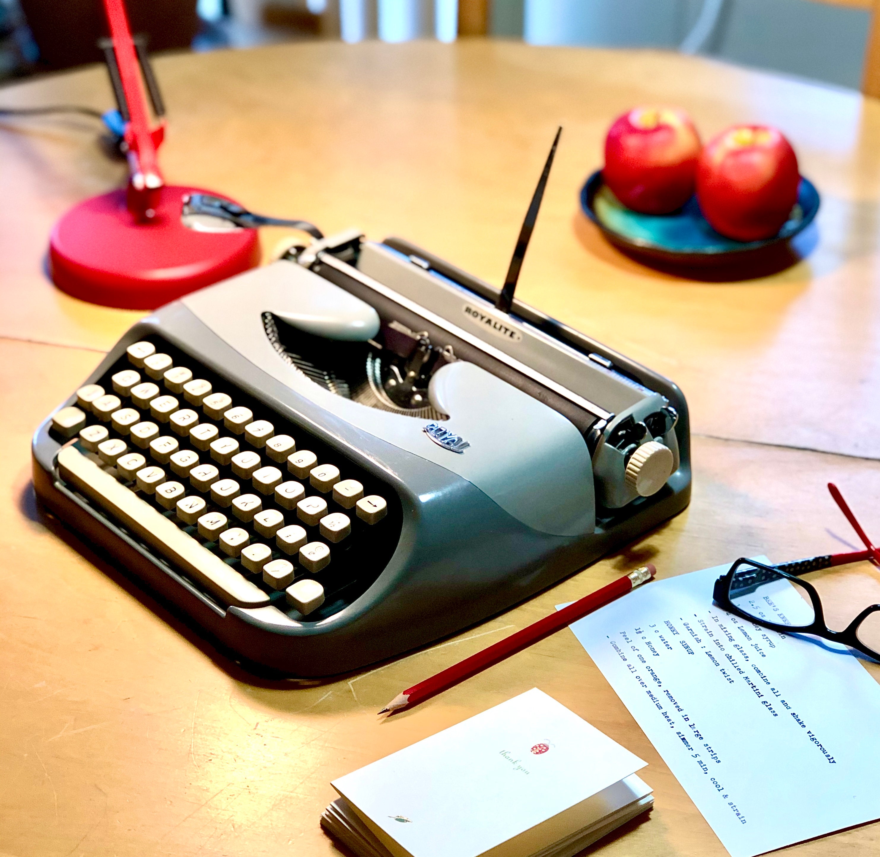 1960 Royal ROYALITE, Working *ULTRA-PORTABLE* Manual Typewriter