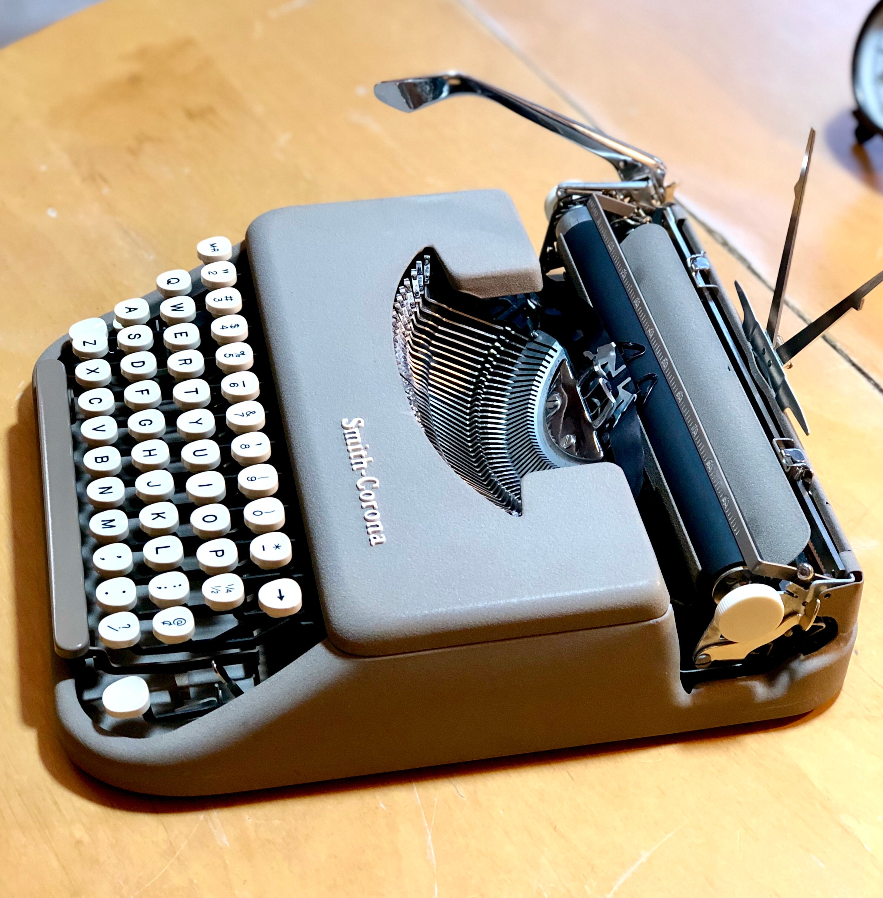 Smith Corona SKYRITER, 1956 *ULTRA-PORTABLE* Working Manual Typewriter