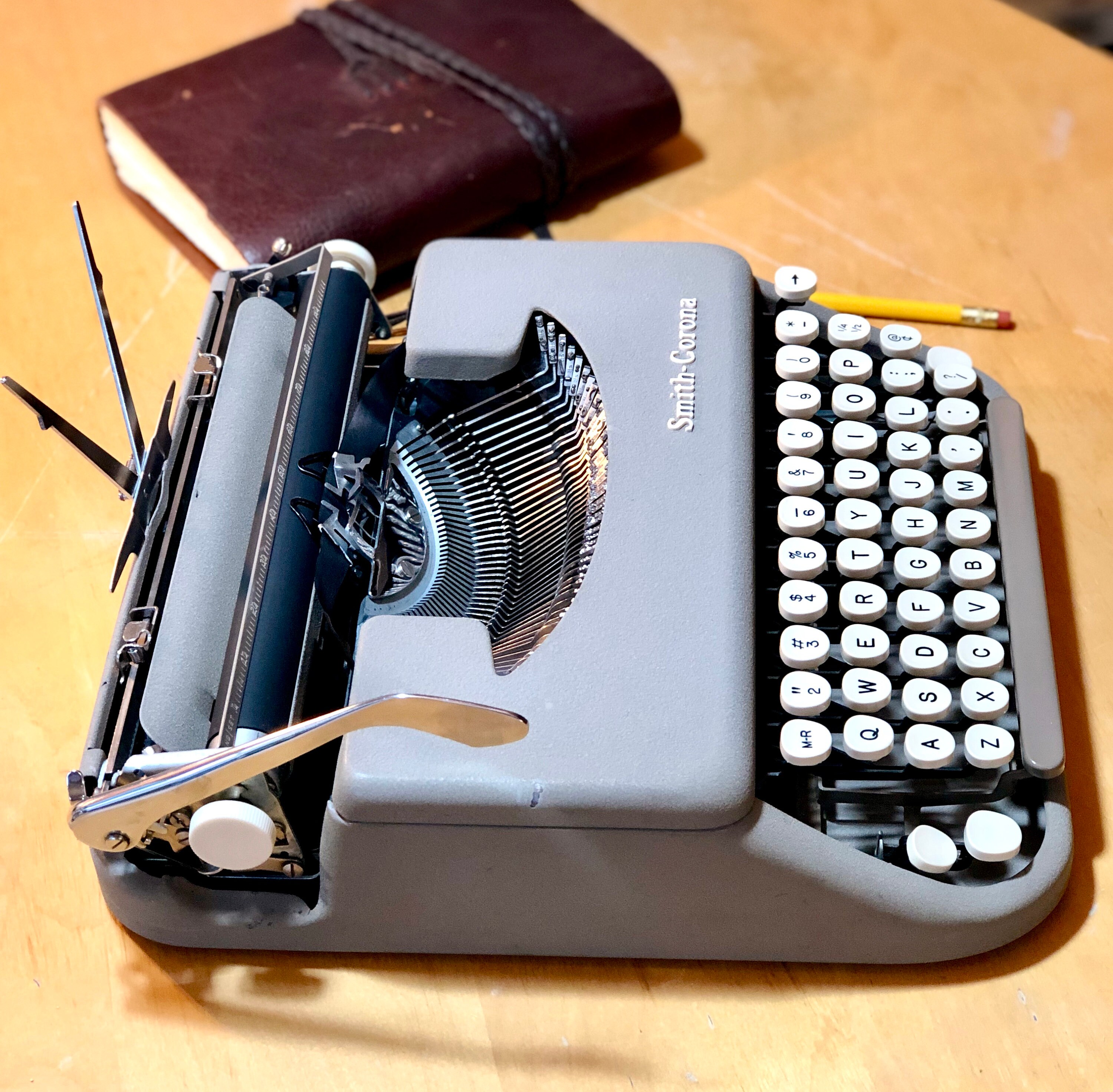 Smith Corona SKYRITER, 1956 *ULTRA-PORTABLE* Working Manual Typewriter