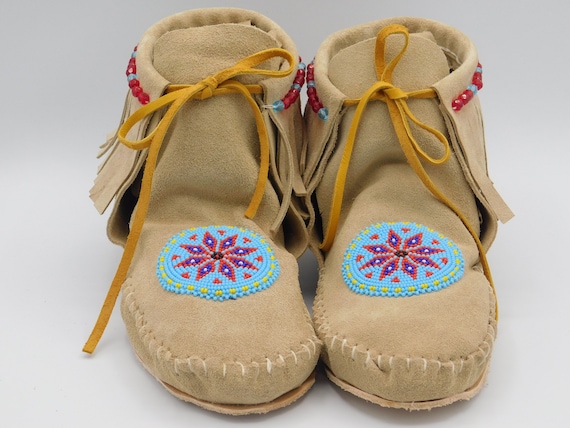 Women's beaded 2025 moccasin boots