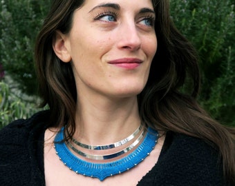 Collier plastron "Athéna" en macramé turquoise, collier torque macramé, collier ras du cou turquoise, macramé necklace, pièce unique