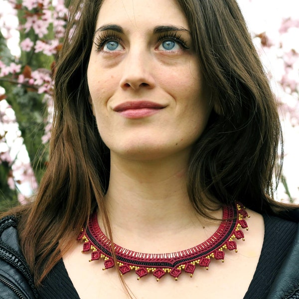 Collier macramé "Nefertiti" bordeaux, plastron macramé, macramé collier, collier de boho, collier ethnique.