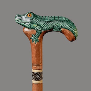 Exquisite and Functional: The Unique Wooden Crocodile Walking Cane for Men