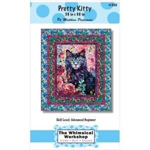 Könnte beinhalten: Quiltmuster mit einer blauen Katze mit grünen Augen, umgeben von rosa und violetten Blumen. Das Muster trägt den Titel "Pretty Kitty" und ist 58 Zoll mal 68 Zoll groß. Das Muster stammt von Matthew Pridemore und ist für fortgeschrittene Anfänger geeignet.