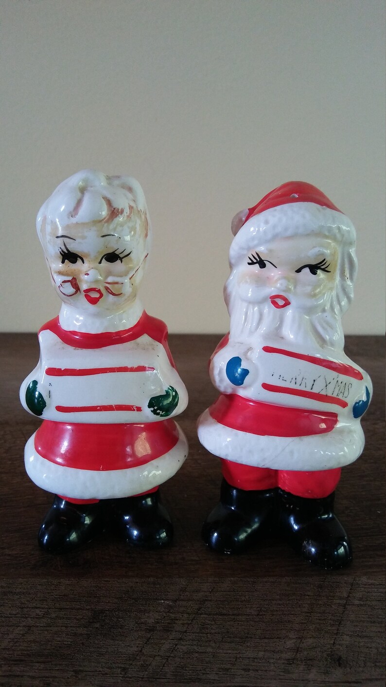 Claus Salt /& Pepper Shakers Holding Christmas Gifts Hand Painted Ceramic Japan Santa And Mrs