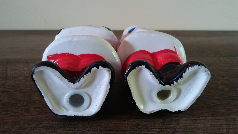 Claus Salt /& Pepper Shakers Holding Christmas Gifts Hand Painted Ceramic Japan Santa And Mrs
