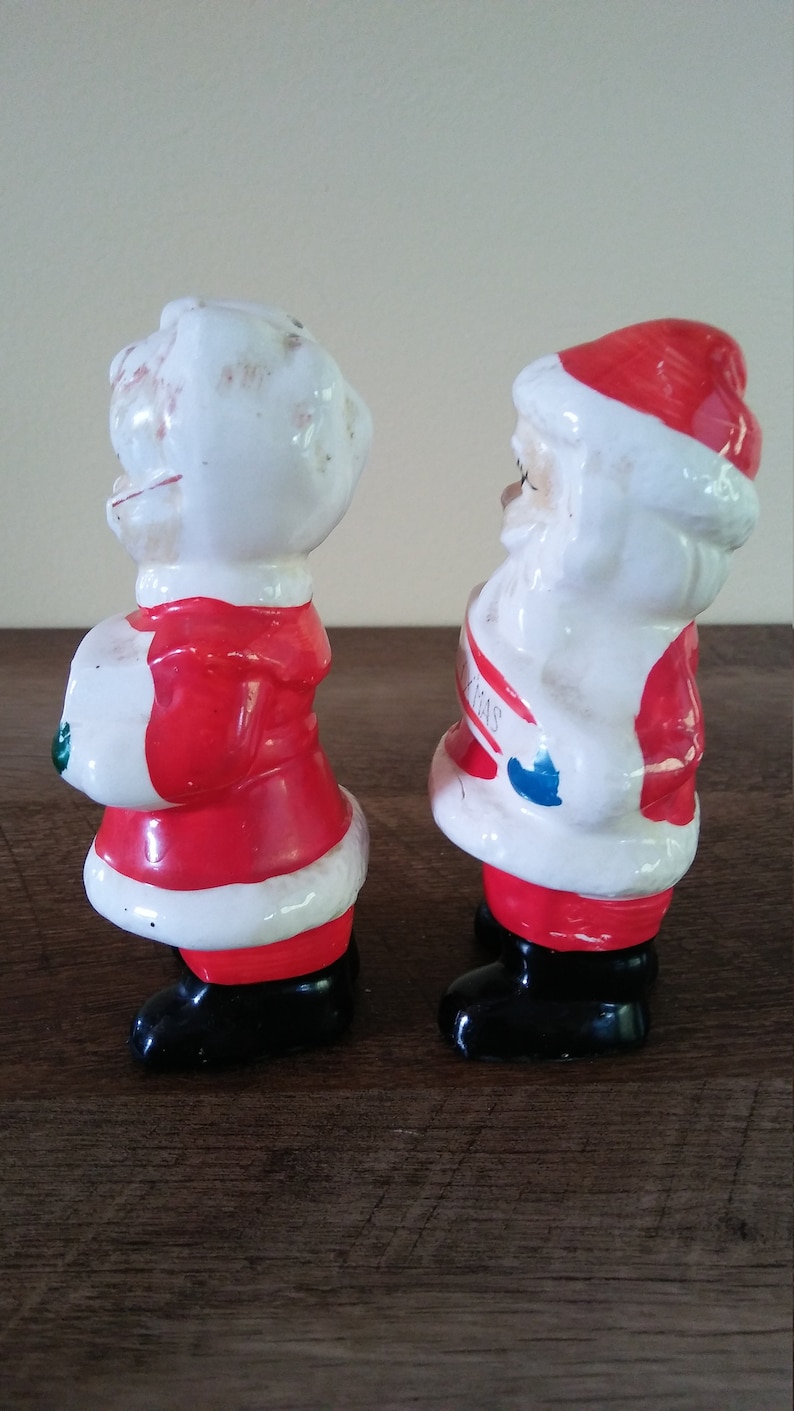 Claus Salt /& Pepper Shakers Holding Christmas Gifts Hand Painted Ceramic Japan Santa And Mrs