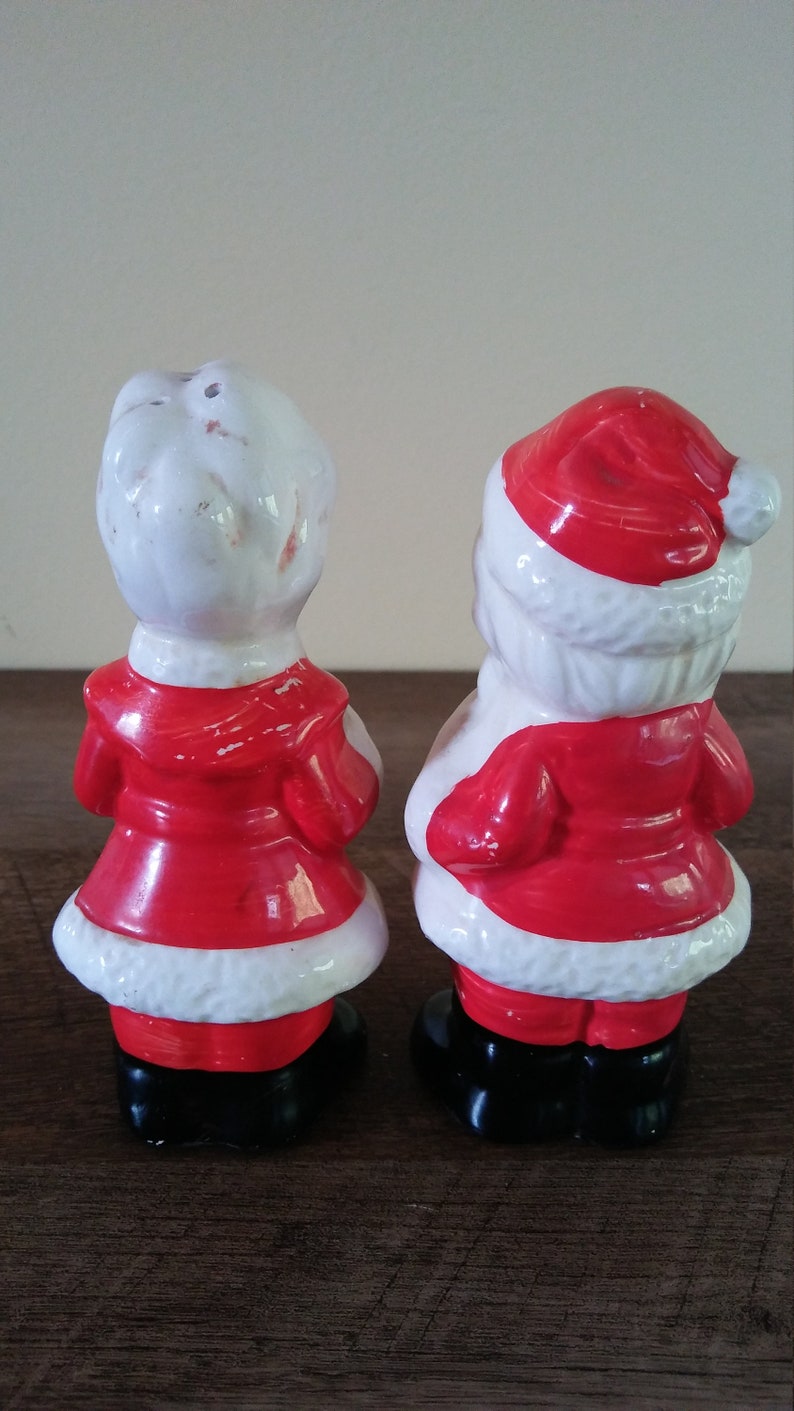 Claus Salt /& Pepper Shakers Holding Christmas Gifts Hand Painted Ceramic Japan Santa And Mrs