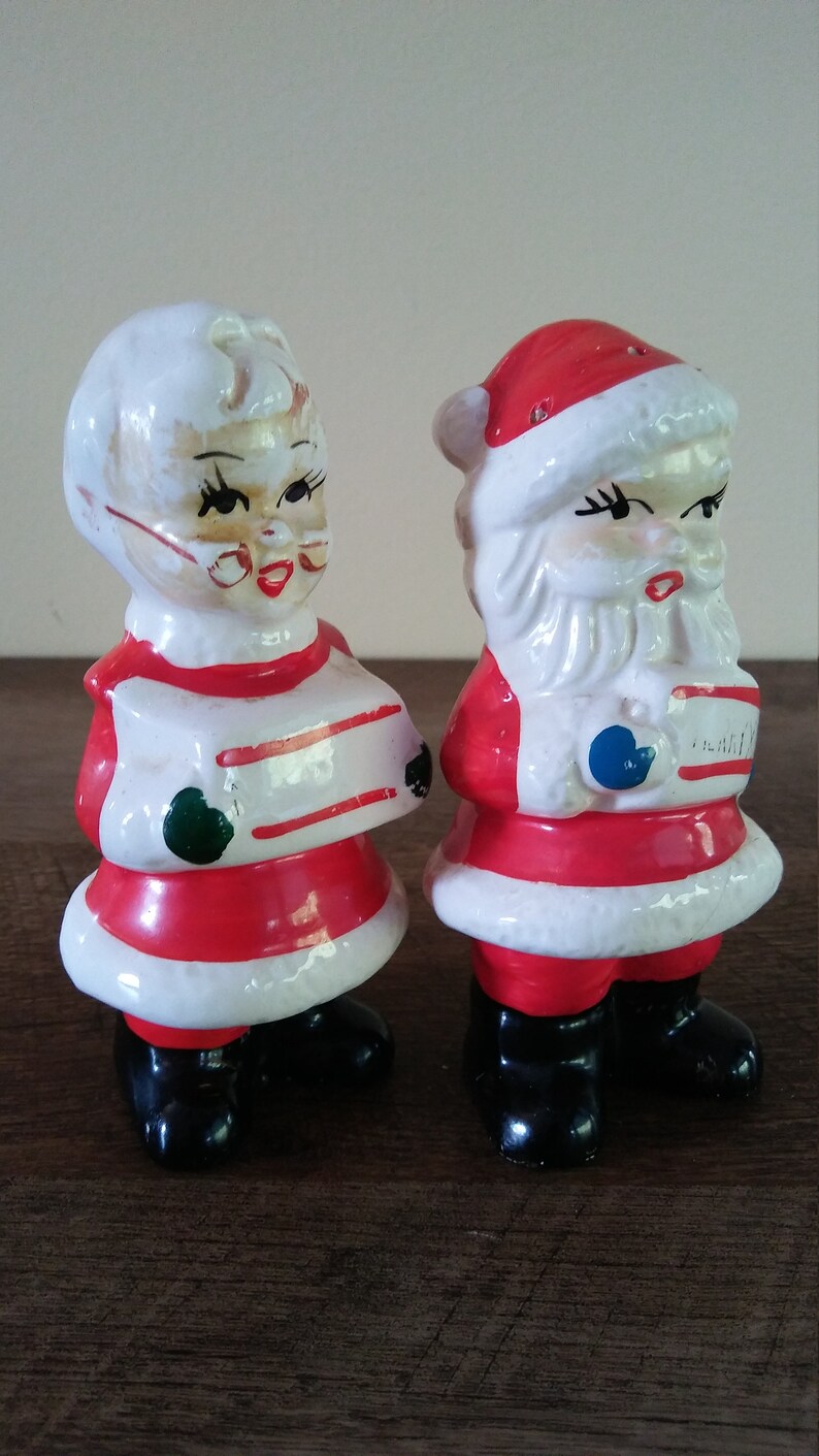 Claus Salt /& Pepper Shakers Holding Christmas Gifts Hand Painted Ceramic Japan Santa And Mrs