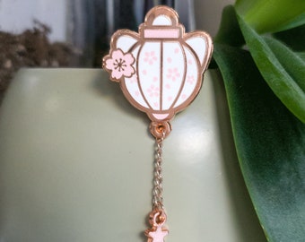 Pin de esmalte con forma de gato y flor de cerezo, bonito pin de solapa con insignia dorada de animal, flor, verano, regalo, Sakura, festival de verano, regalo para un amigo