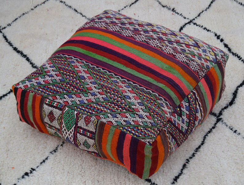 Moroccan poufs Embroidered Home decor pouf Decorative pouf Handmade Berber poufs Vintage poufs Kilim pouf floor pouf pillow