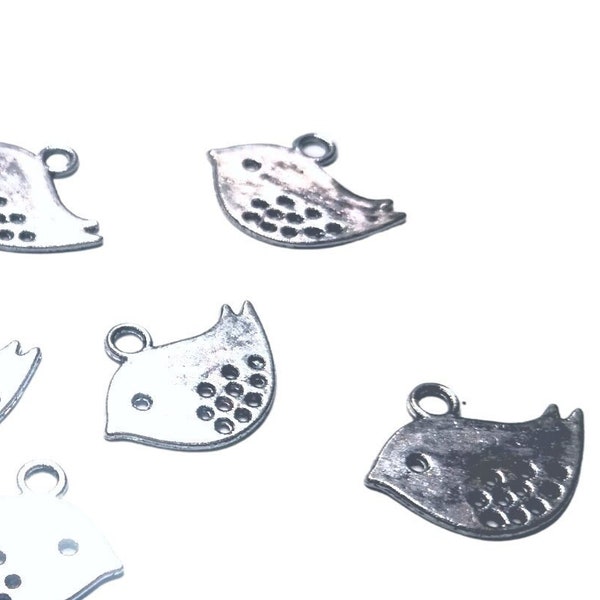 Small Bird Charm Antique Silver, Stamping Style, 15mm, 20 Charms
