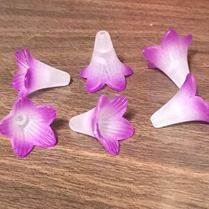 White With Violet  Hand Painted Tips Lucite Trumpet Flower Beads