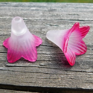 White and Magenta Hand Painted Lucite Trumpet Flower Beads