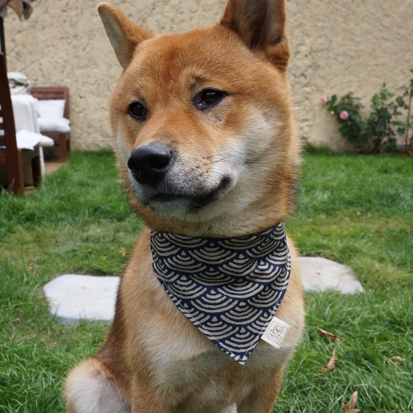 Shiba Inu Chien Bandana au motif japonais 清海波 SEIGAIHA bleu Double face