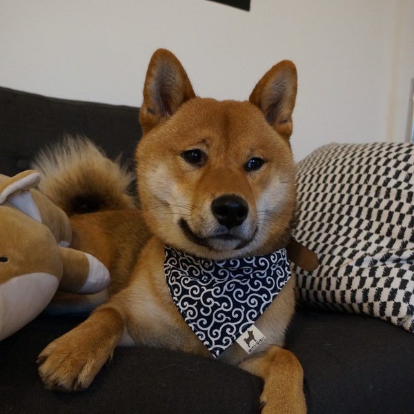 Shiba Inu Chien Bandana au motif Japonais Karakusa Bleu 唐草 Double face